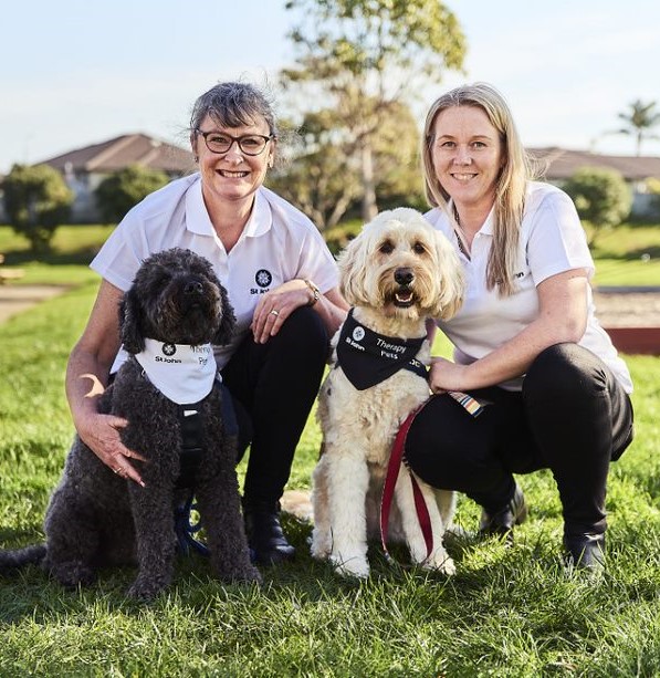 volunteers with therapy pets